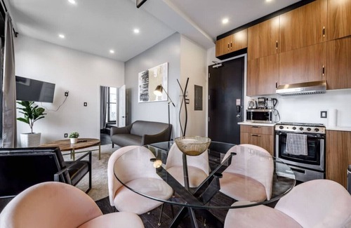 Old Montreal Apartment | Luxury 2BD Loft-Old Montreal-2B
