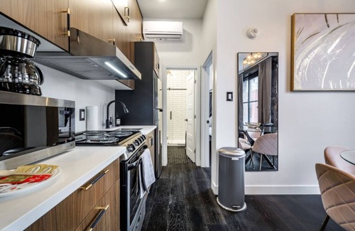 Old Montreal Apartment | Luxury 2BD Loft-Old Montreal-2B