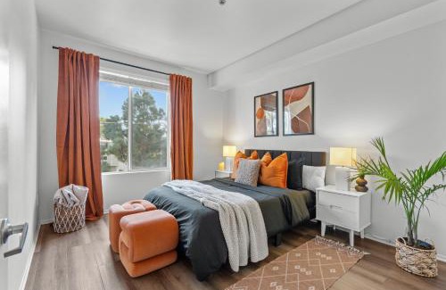 Del Rey Apartment | Luxury 2BDR with Parking & Pool - Marina del Rey