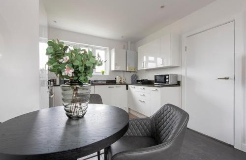Lewisham Apartment | Luxury 2Bed, 2Bath Duplex 5 Mins to Hither Green Station