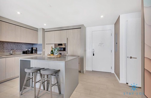Hollywood South Central Beach Apartment | Luxury 2BR Apt With Ocean View, Pool & Amenities
