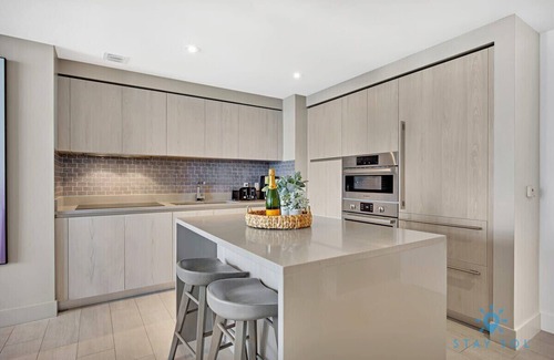 Hollywood South Central Beach Apartment | Luxury 2BR Apt With Ocean View, Pool & Amenities
