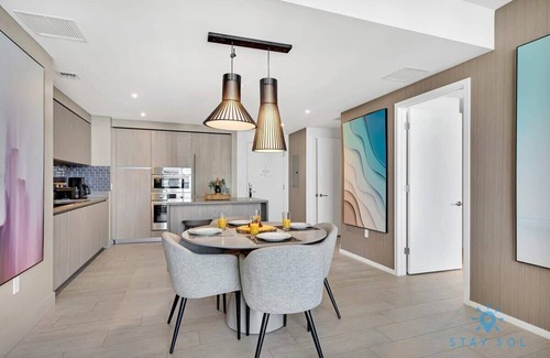 Hollywood South Central Beach Apartment | Luxury 2BR Apt With Ocean View, Pool & Amenities