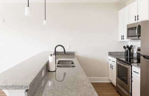 Glen Iris Apartment | 🏙 Luxury 2BR Condo | Steps from UAB Campus 4th
