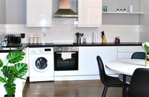 Neepsend Apartment | Luxury 2BR in Kehlam Island|Fast WiFi,Free Netflix