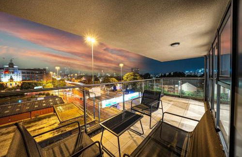 Leeds Apartment | Luxury 2BR Penthouse-1, Private Terrace, City Center, Free Parking