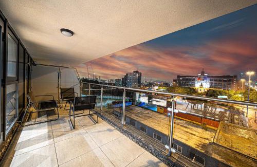 Leeds Apartment | Luxury 2BR Penthouse-1, Private Terrace, City Center, Free Parking