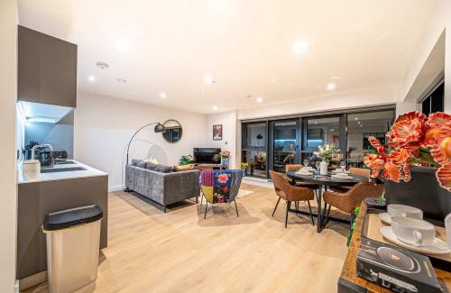 Leeds Apartment | Luxury 2BR Penthouse-1, Private Terrace, City Center, Free Parking