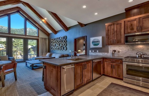 Lakeside Park Condo | Luxury 2Br Residence steps from Heavenly Village & Gondola by RedAwning