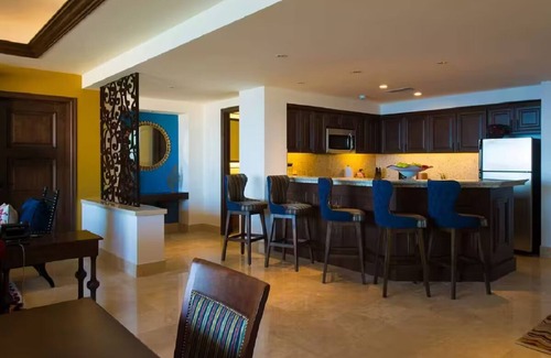 Marina Hotel | Luxury 3 bd Penthouse at Grand Solmar Land’s End - December 13 - 20n
