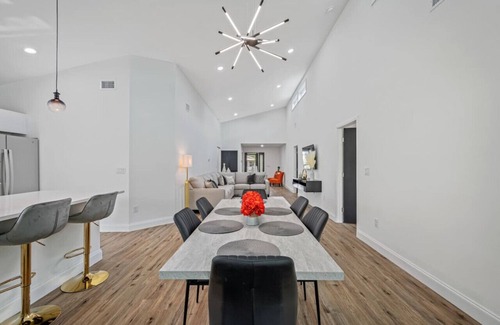 Tampa House | Luxury 3 BDRM Home | Busch Gardens | Fairgrounds