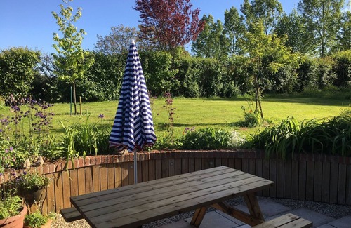 Le Ferre Cottage | Luxury 3 bed, 2 bathroom Boutique style Gite with secluded sunny garden