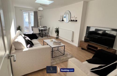 Littlemore Villa | Luxury 3 Bed, 2 Bathroom By Tranquil Ventures Short Lets & Serviced Accommodation Littlemore With Free Private Parking
