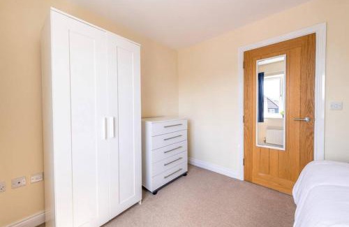 Cribbs Causeway House | Luxury 3 Bed house, 8 people, with street parking!