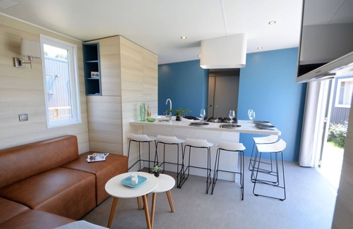 Jullouville-les-Pins House | Luxury 3-Bed Mobile Home, 200m from Beach, Pool, Fitness, WiFi Included