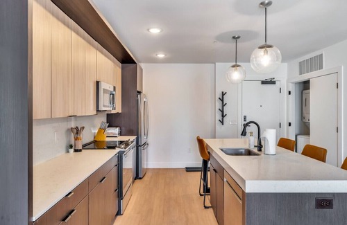 Pendleton Apartment | Luxury 3-Bed Pool Gym Walk to Casino/OTR