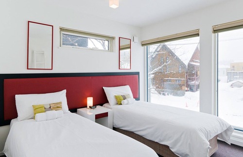 Hirafu House | Luxury 3 Bed Ski Chalet close to the Ski Fields, Niseko Chalet 1003