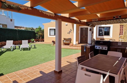 Caleta de Fuste Villa | Luxury 3 bedroom villa overlooking golf course with private pool and Wi-fi