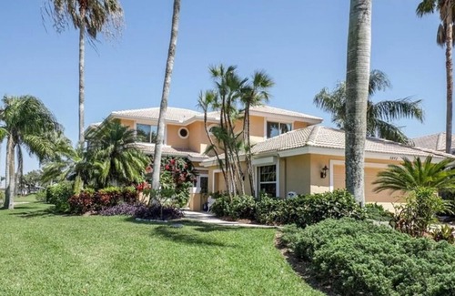 Central Naples House | Luxury 3 Bedroom 3 Bath pool home in Kensington Golf and CC