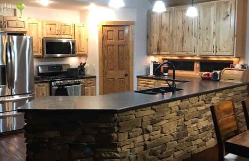 Three Lakes House | Luxury 3 Bedroom/3 Bathroom Lakefront Condo with Outdoor Hot Tub! Pet friendly!