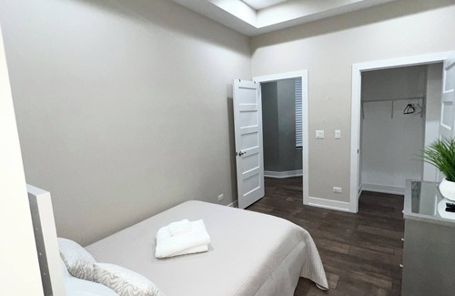 Grand Boulevard Apartment | Luxury 3-bedroom apartment in Bronzeville Chicago with AC, WiFi
