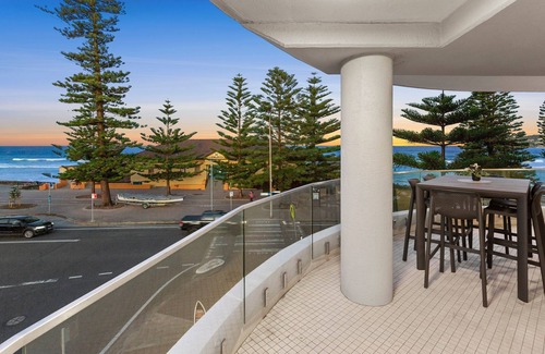 Manly Apartment | Luxury 3 Bedroom Apartment Steps from World Famous Manly Beach