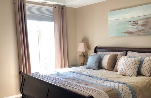 Quail Ridge Condo | Luxury 3 Bedroom Condo on Okanagan Golf Course - Sleeps 6 with Pool and Hot Tub