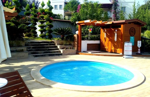 Yalikavak Villa | Luxury 3 bedroom holiday villa with communal swimming pool.