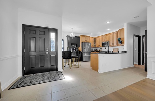 Hamburg House | Luxury 3 Bedroom Home at Crystal Springs