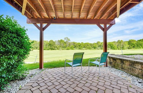 Hamburg House | Luxury 3 Bedroom Home at Crystal Springs