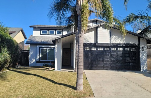 Southridge Village House | Luxury 3-bedroom house in beautiful Fontana with WiFi, AC. Enjoy your stay