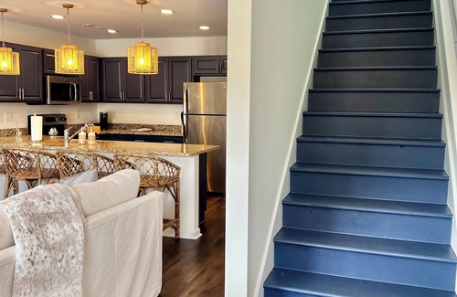 Clemson House | Luxury 3 bedroom, professionally furnished home 1 mile from Clemson University!