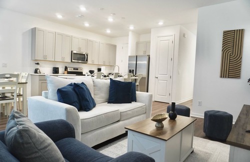 Davenport House | Luxury 3 Bedroom Retreat with 2.5 Baths 371