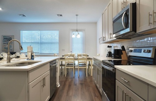Davenport House | Luxury 3 Bedroom Retreat with 2.5 Baths 371