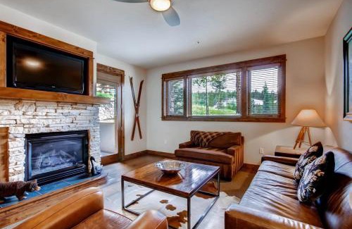 Four O'Clock Apartment | Luxury 3 Bedroom Ski In, Ski Out Mountain Vacation Rental Just Steps From The Snowflake Ski Lift