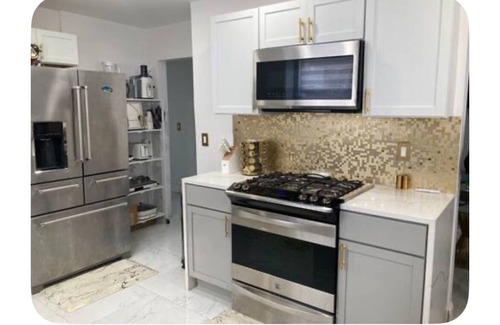 Detroit House | Luxury 3-bedroom Smart Home with jetted tub