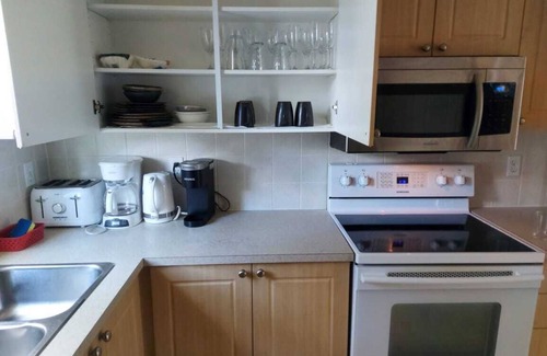 Evanston Apartment | Luxury 3 Bedroom Suite near Calgary Airport Wifi Free Parking