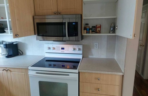 Evanston Apartment | Luxury 3 Bedroom Suite near Calgary Airport Wifi Free Parking