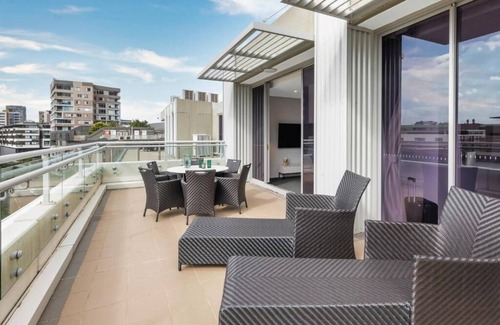 Zetland Apartment | Luxury 3 Bedroom Terrace Suite Defries Avenue, Zetland, New South Wales