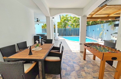La Esplanada Villa | Luxury 3-Bedroom Villa Minutes from the Beach with Private Pool & Jacuzzi +Bonus