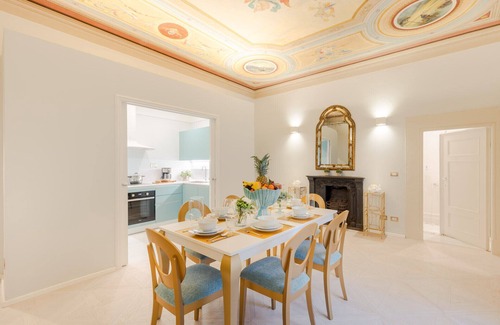 Lucca Historical Center Apartment | Luxury 3 Bedrooms Apartment with Elevator inside Lucca by the Main Square Piazza San Michele