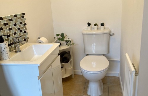 Northampton House | Luxury 3 Bedrooms, Driveway, Garage, Garden, M1