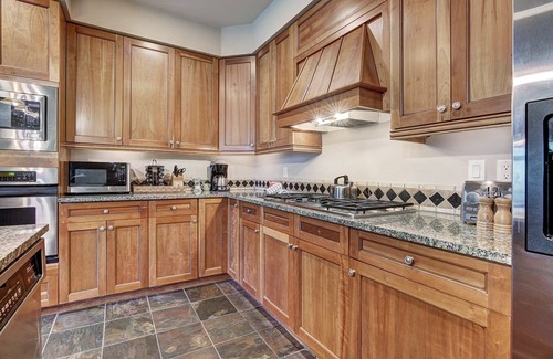 River Run Condo | Luxury 3 BR in River Run Village Featuring Ski in, ski out! No Cleaning Fees! by RedAwning