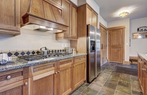 River Run Condo | Luxury 3 BR in River Run Village Featuring Ski in, ski out! No Cleaning Fees! by RedAwning