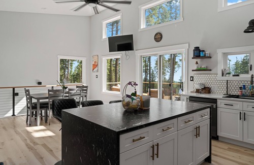 Lakeside House | Luxury 3 Home Estate in Lakeside with Heated pool, Hot tub & Putting green.