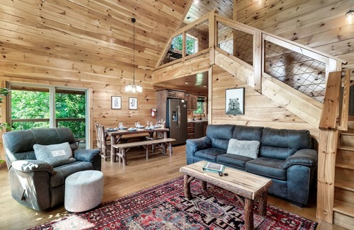 Gatlinburg - Pigeon Forge Cabin | Luxury 3 King Suites Cabin, Mountain Views, FirePit, HotTub, Games, Pet friendly