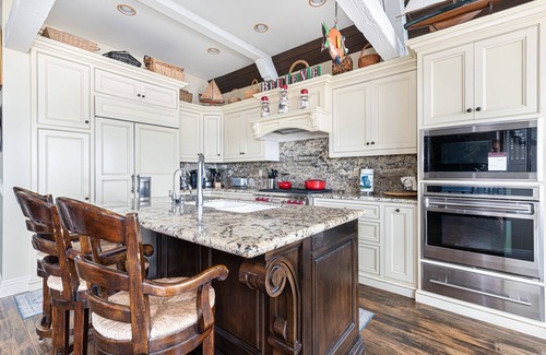 Santa Ana Heights Condo | Luxury 3-Story Beachfront Home w/AC | Panoramic Ocean Views | Directly on the Sand!
