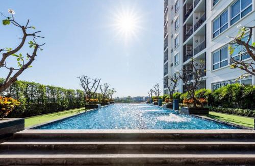 Nong Pa Khrang Apartment | Luxury 31st Top Floor Condo with Swimming Pool