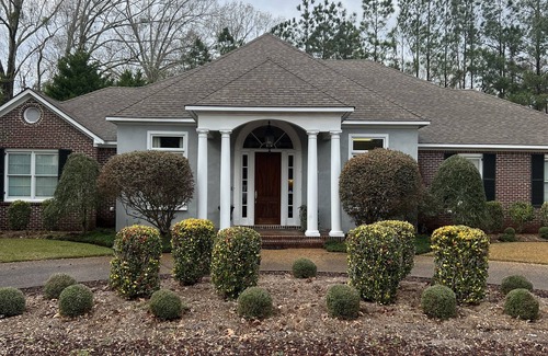 Natchez House | Luxury 3BD/3BA home in Elgin Estates neighborhood