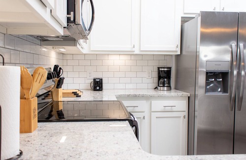 Greenville House | Luxury 3BD/3BA Smart Home Near ECU with Fast WiFi & FREE EV Charging!